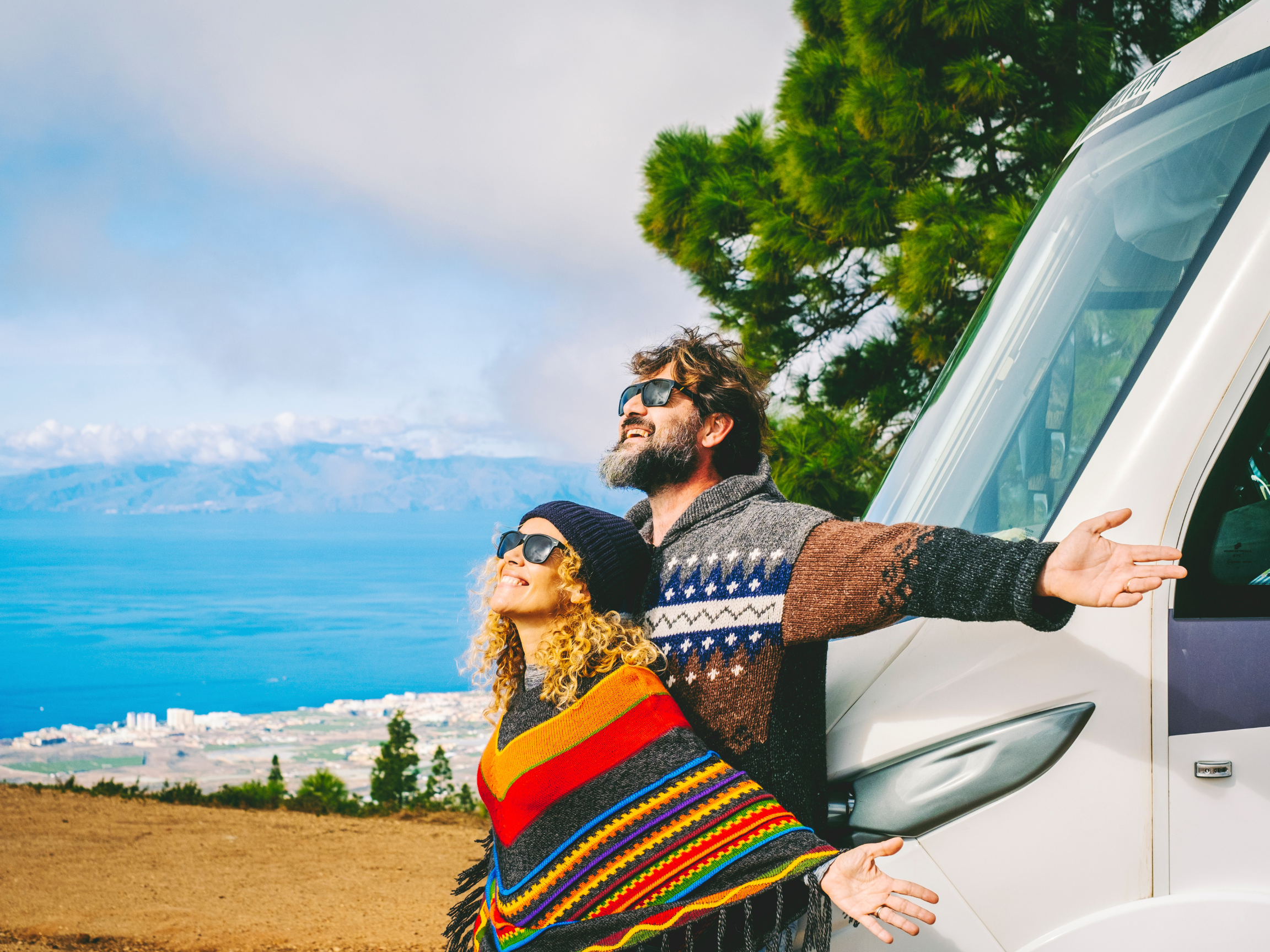 couple in front of seattle campervan rentals